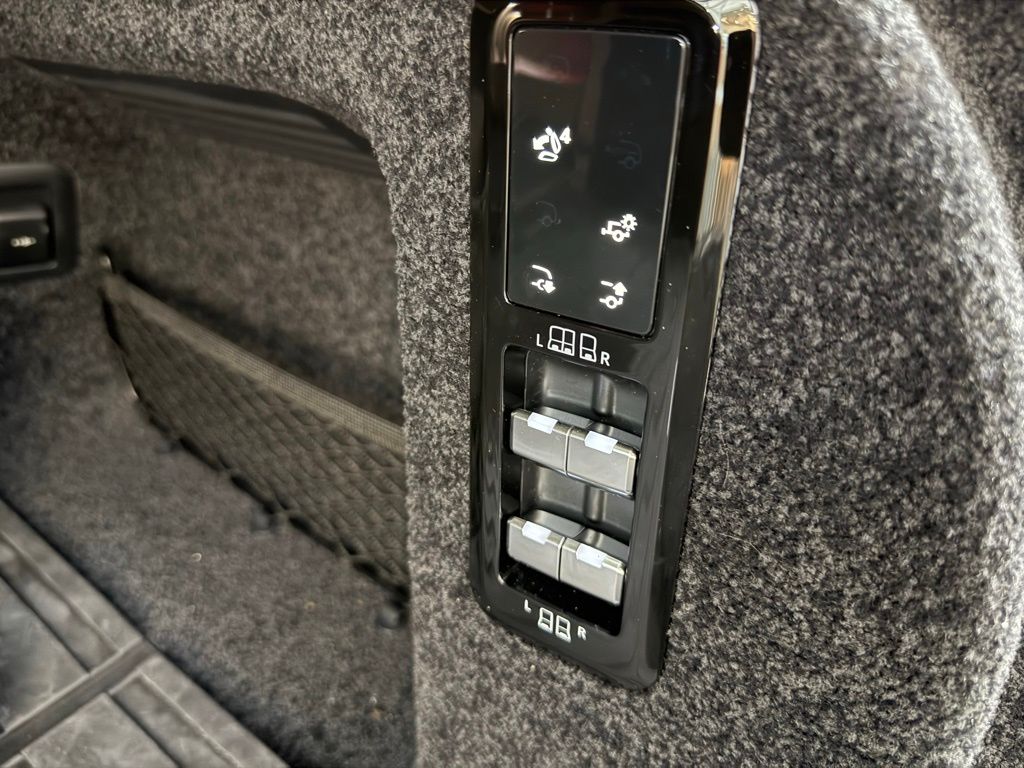 2025 Land Rover Range Rover Autobiography photo 56
