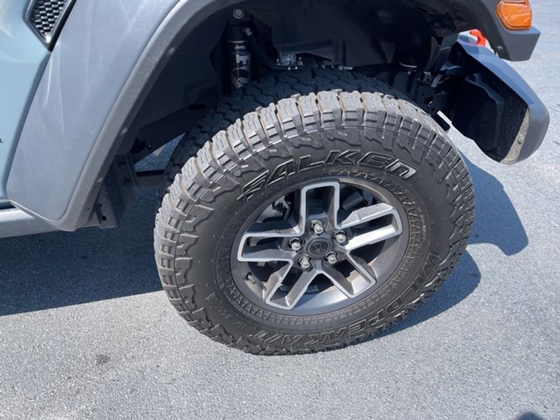 2024 Jeep Gladiator Mojave photo 15