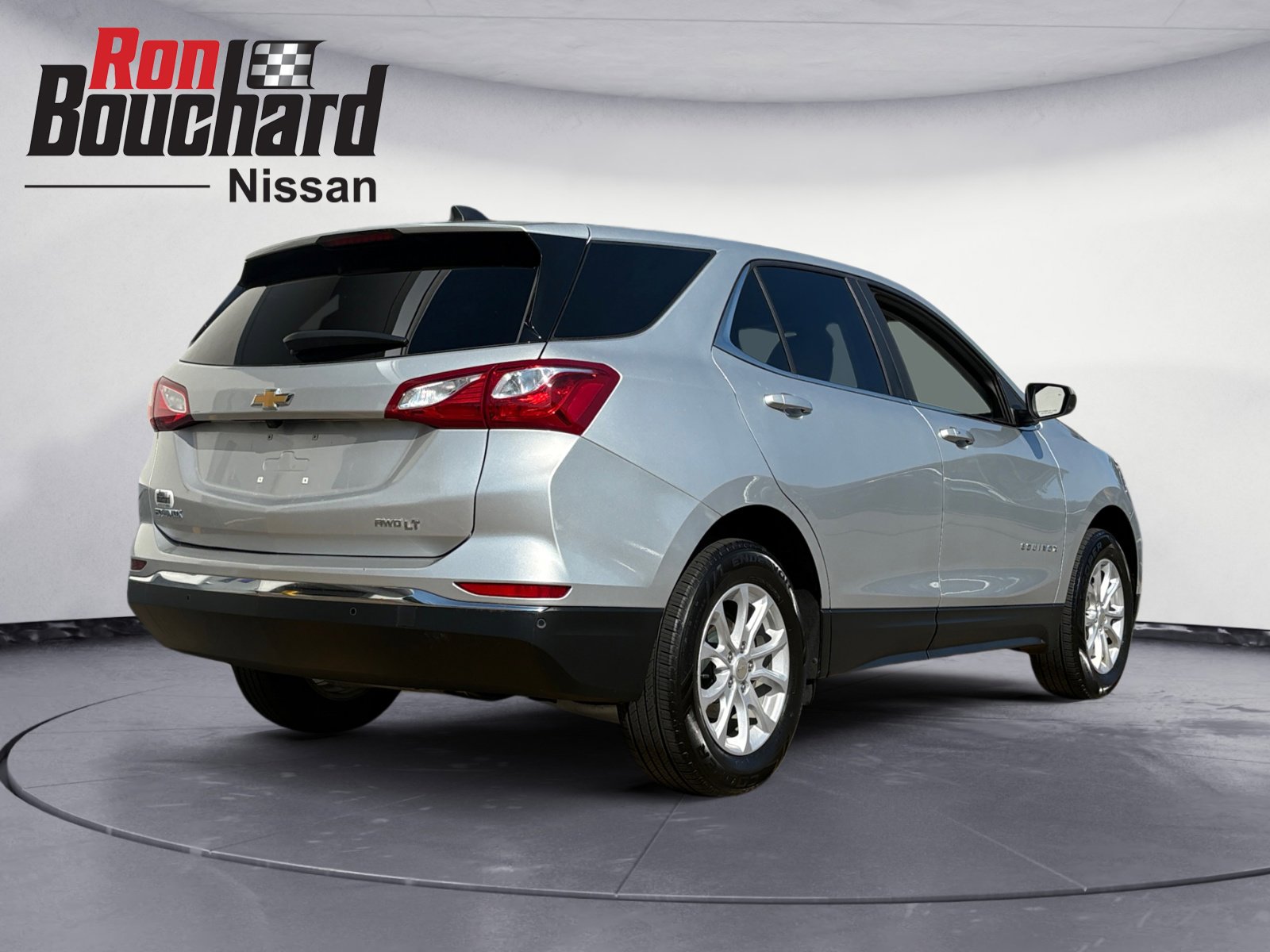 2021 Chevrolet Equinox LT photo 2