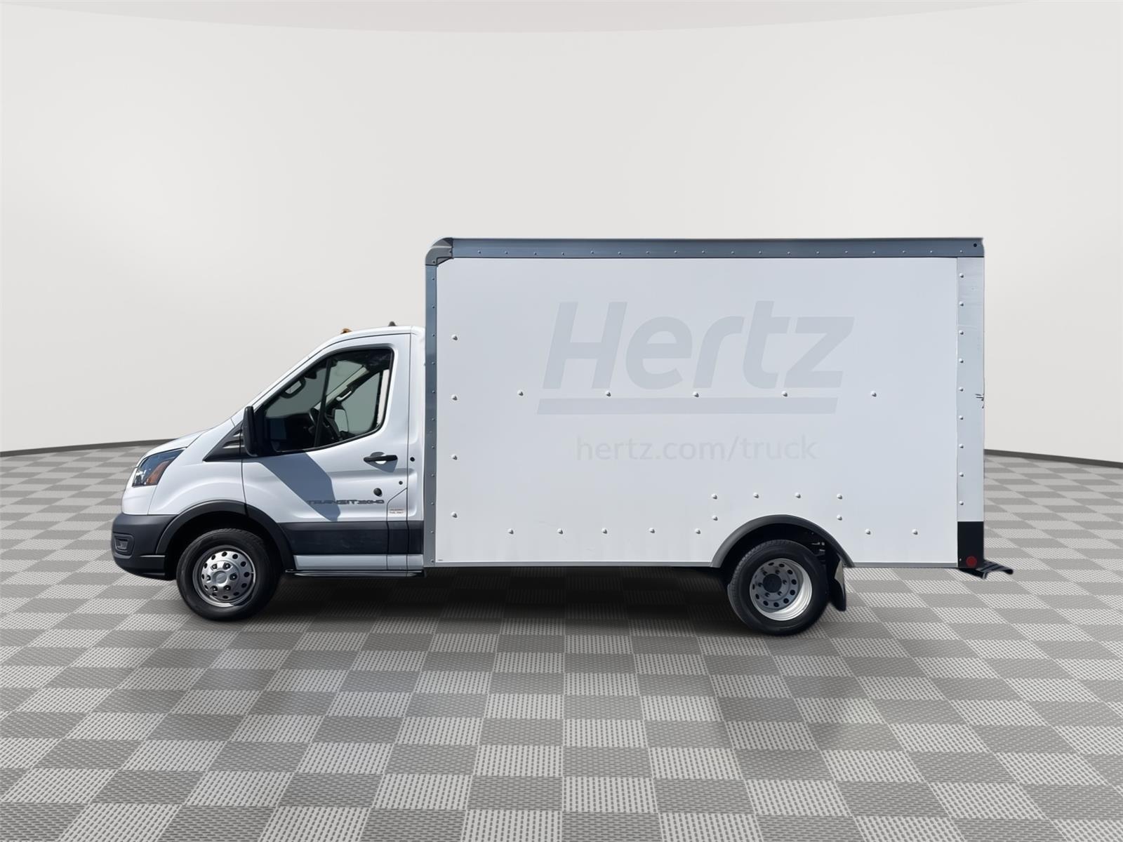2022 Ford Transit Cutaway photo 2