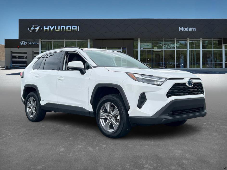 2024 Toyota RAV4 Hybrid XLE photo 2