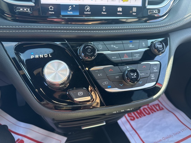 2025 Chrysler Pacifica photo 16