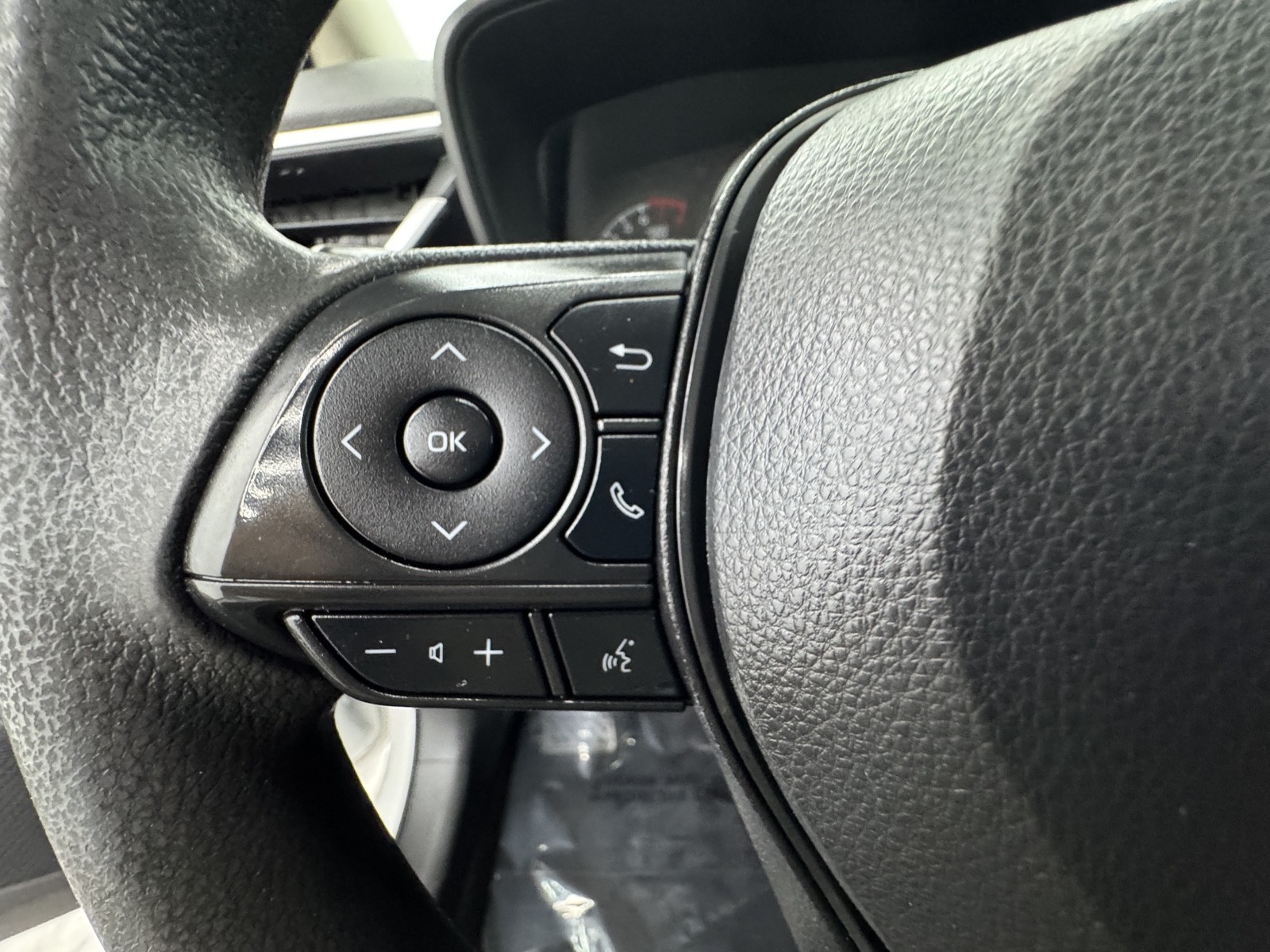 2022 Toyota Corolla LE photo 18