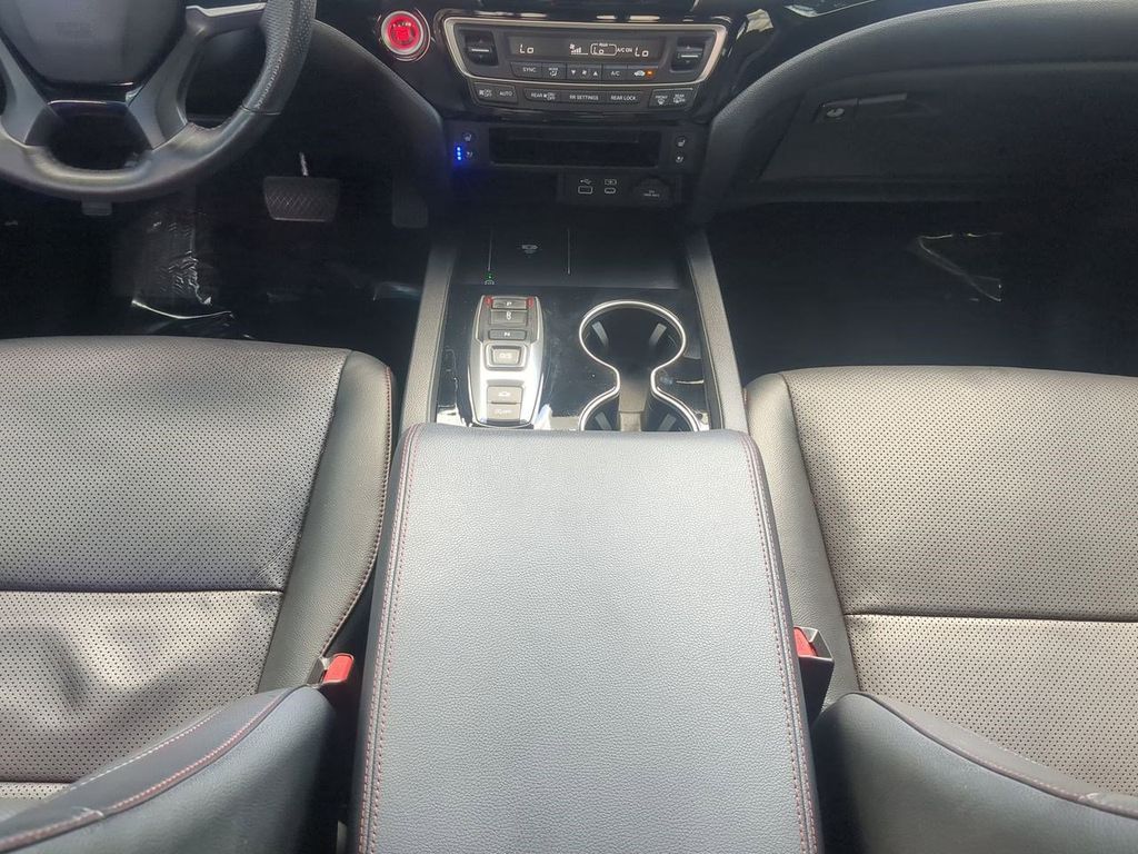 2024 Honda Ridgeline Black Edition photo 18