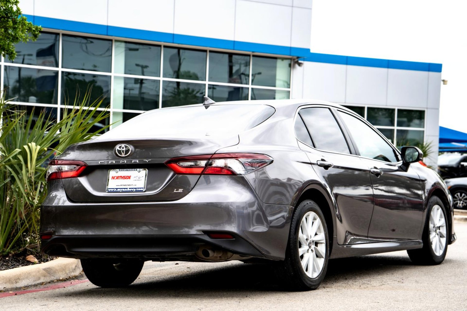 2022 Toyota Camry LE photo 6