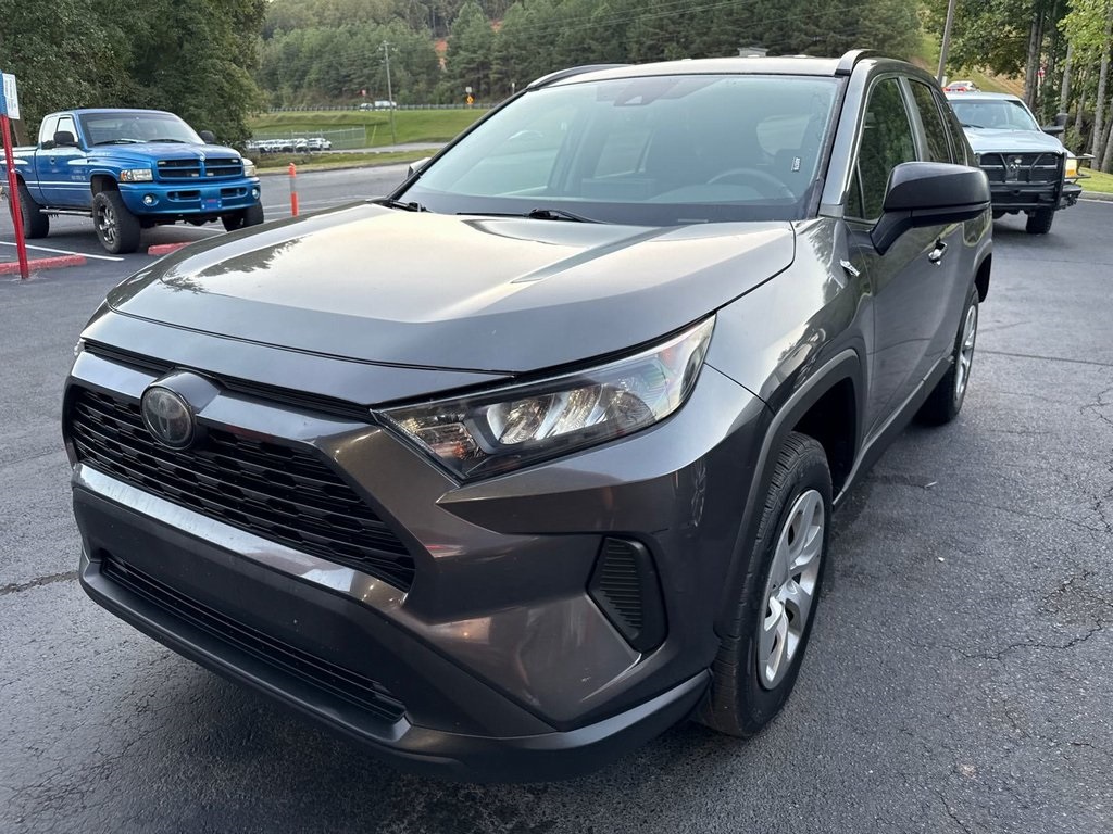 2020 Toyota RAV4 LE photo 2