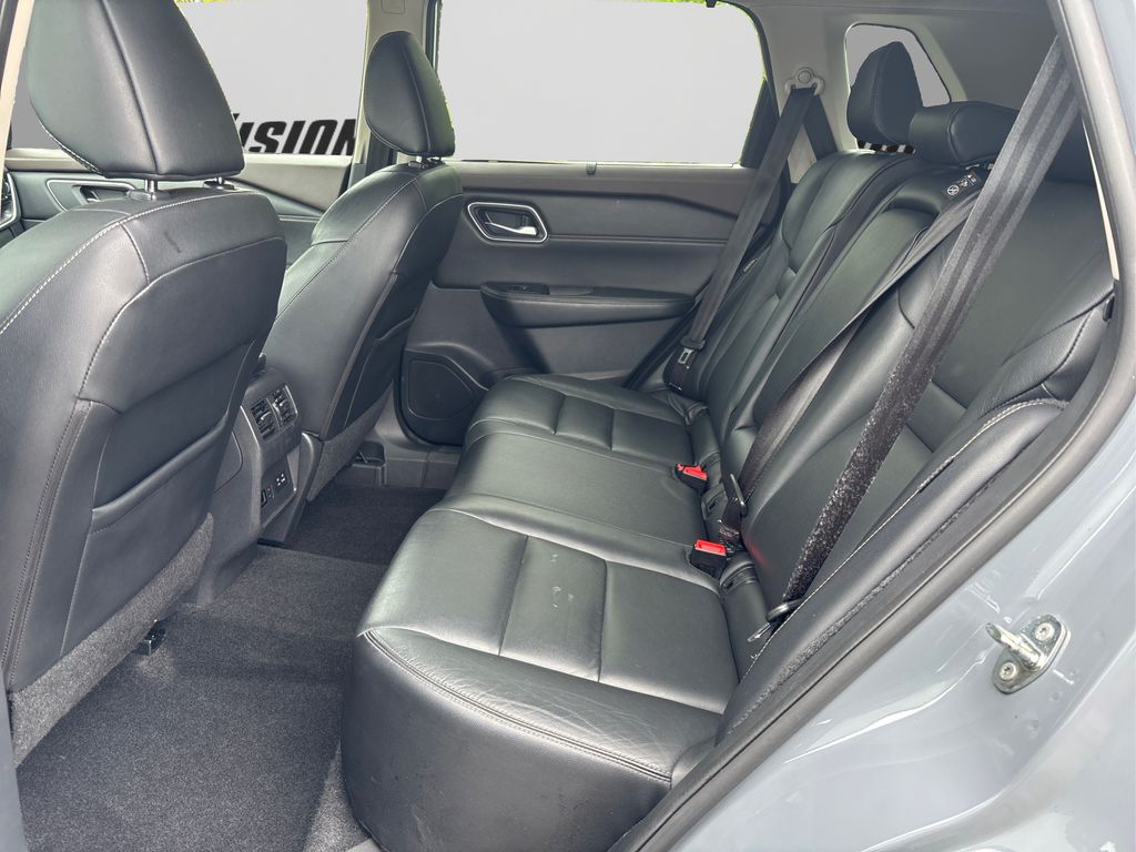 2021 Nissan Rogue SL photo 9