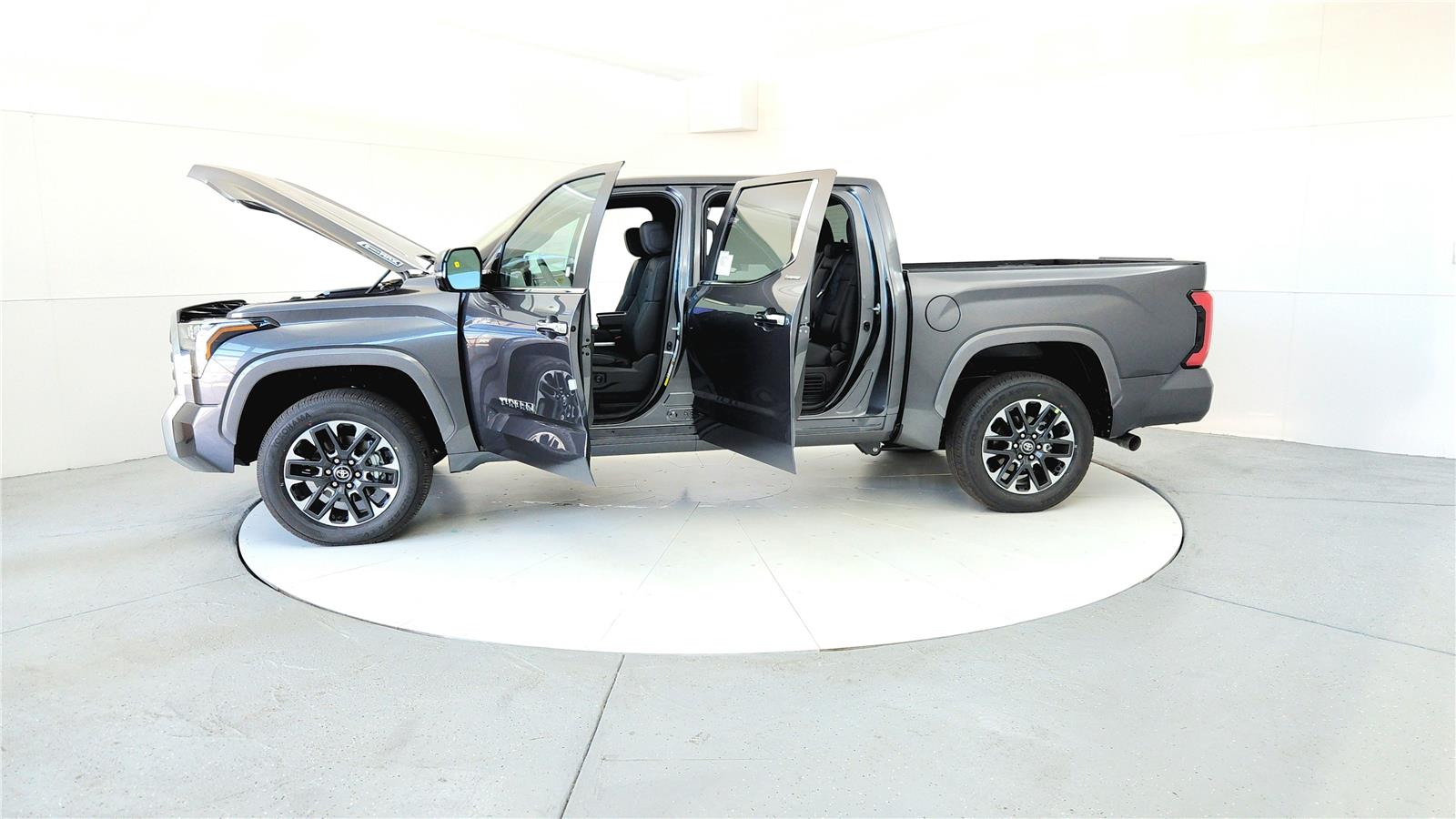 2025 Toyota Tundra Limited CrewMax photo 10