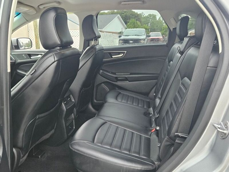 2023 Ford Edge SEL photo 6