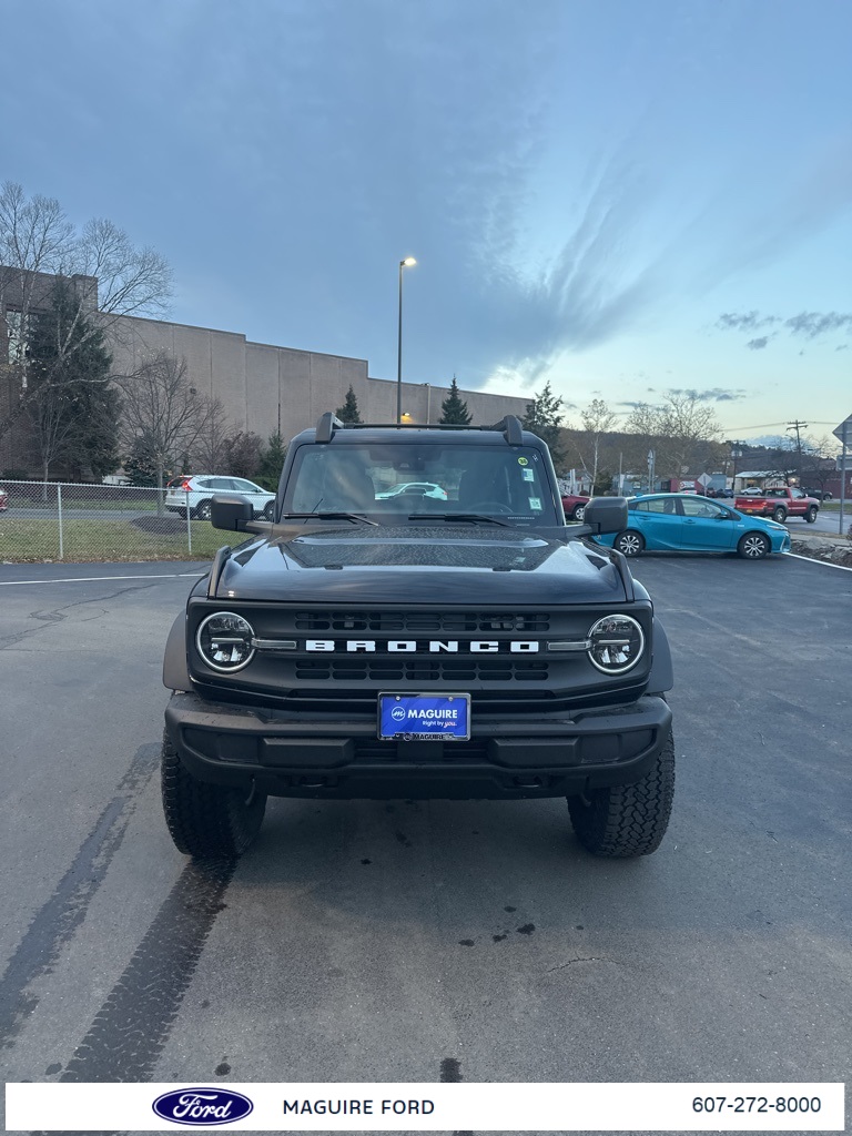 2025 Ford Bronco Base photo 2