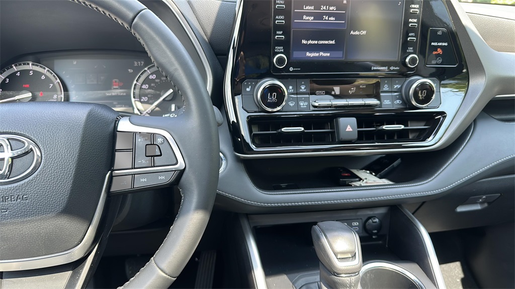 2022 Toyota Highlander XLE photo 24