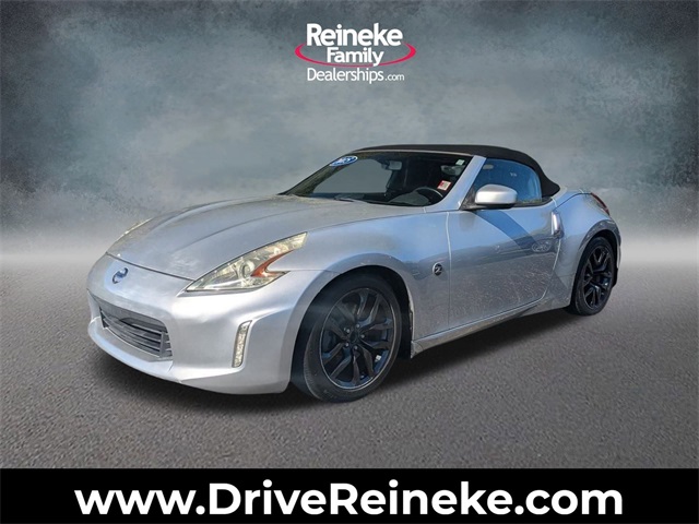Used 2015 Silver Nissan Base image 1
