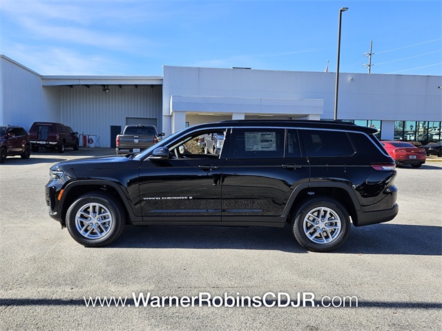 2025 Jeep Grand Cherokee Laredo photo 4