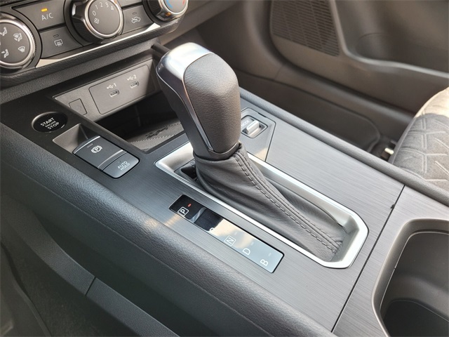 2025 Nissan Kicks SV photo 18