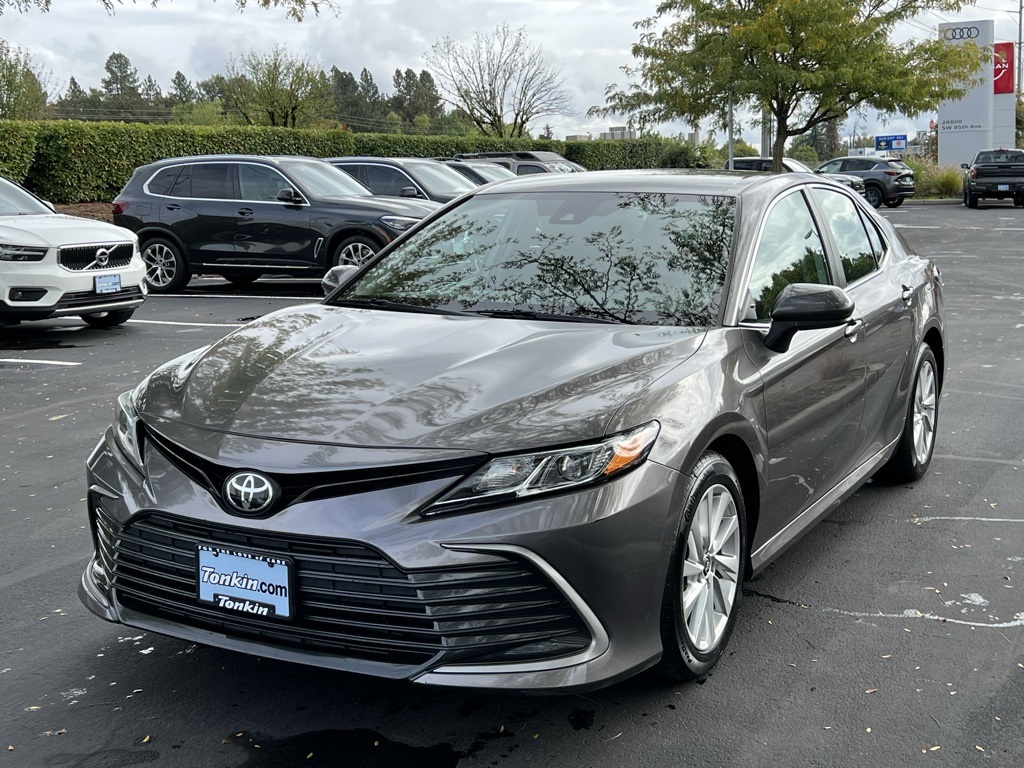 2021 Toyota Camry LE photo 2