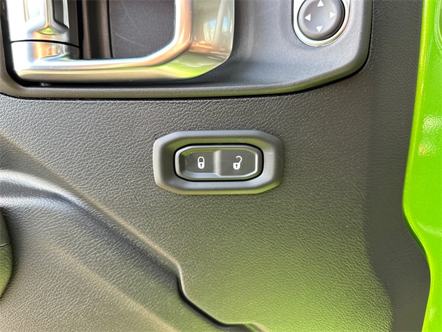 2025 Jeep Wrangler Rubicon photo 31
