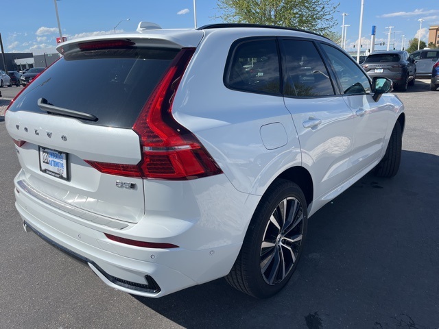 2025 Volvo XC60 B5 photo 3