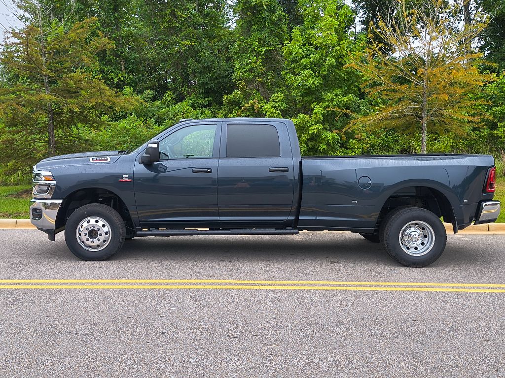 2025 Ram 3500 Tradesman photo 2