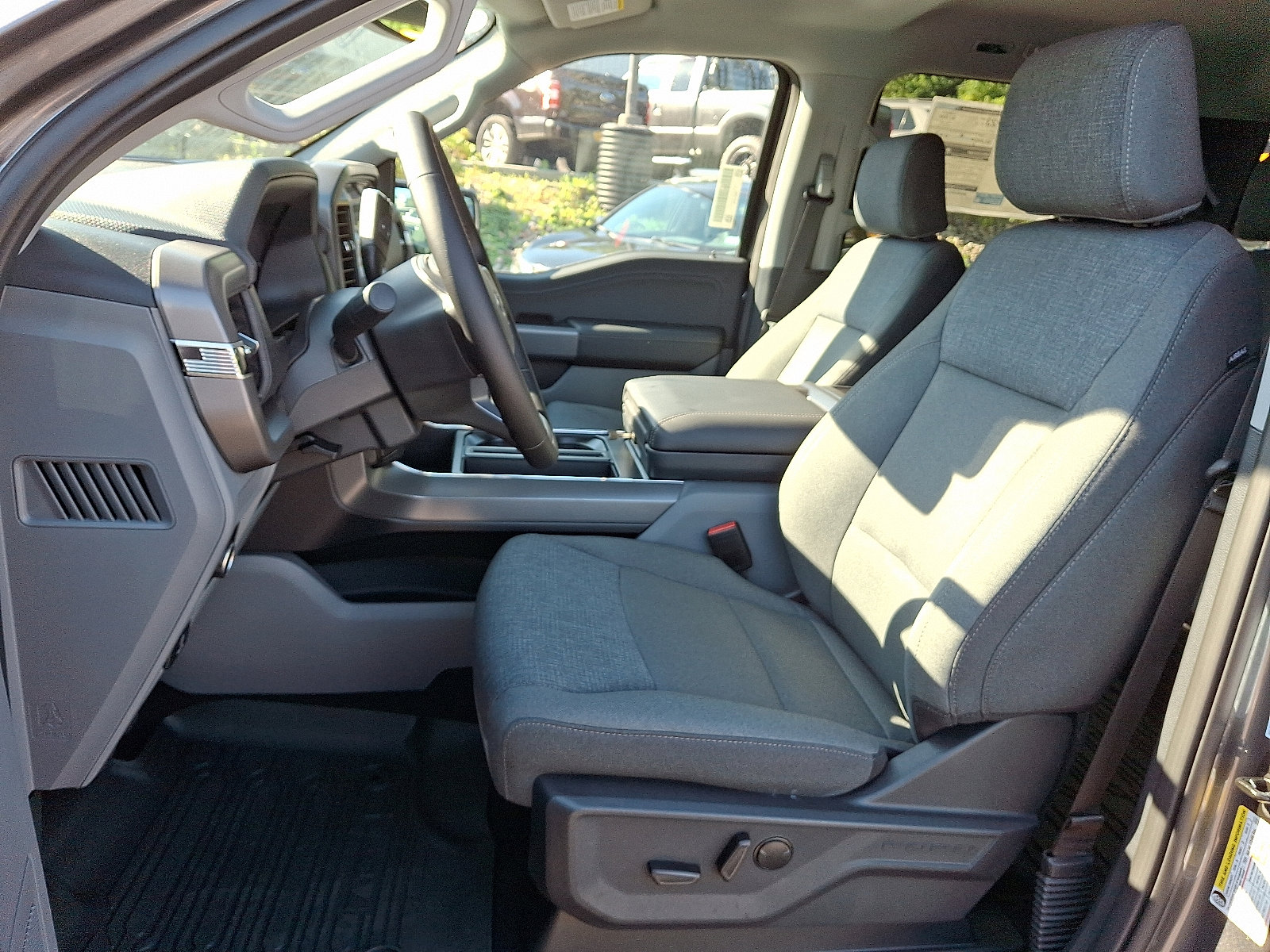 2025 Ford F-150 XLT photo 5