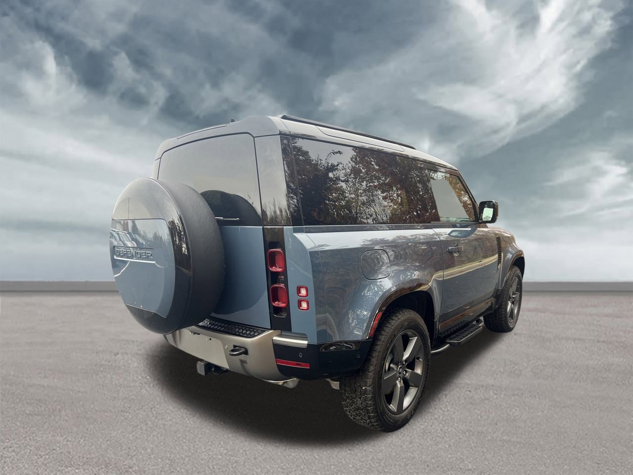 2025 Land Rover Defender X-Dynamic SE photo 4