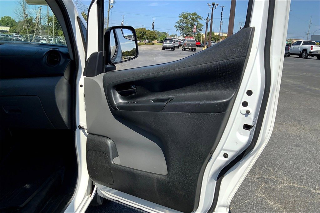 2017 Nissan NV200 S photo 22