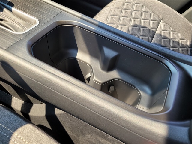 2025 Nissan Kicks SV photo 16