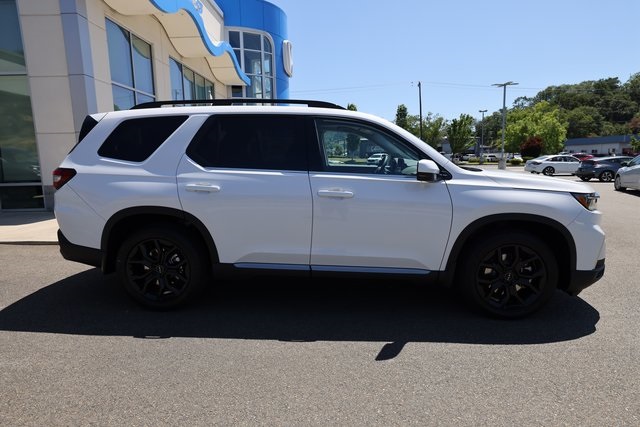 2025 Honda Pilot Touring photo 2