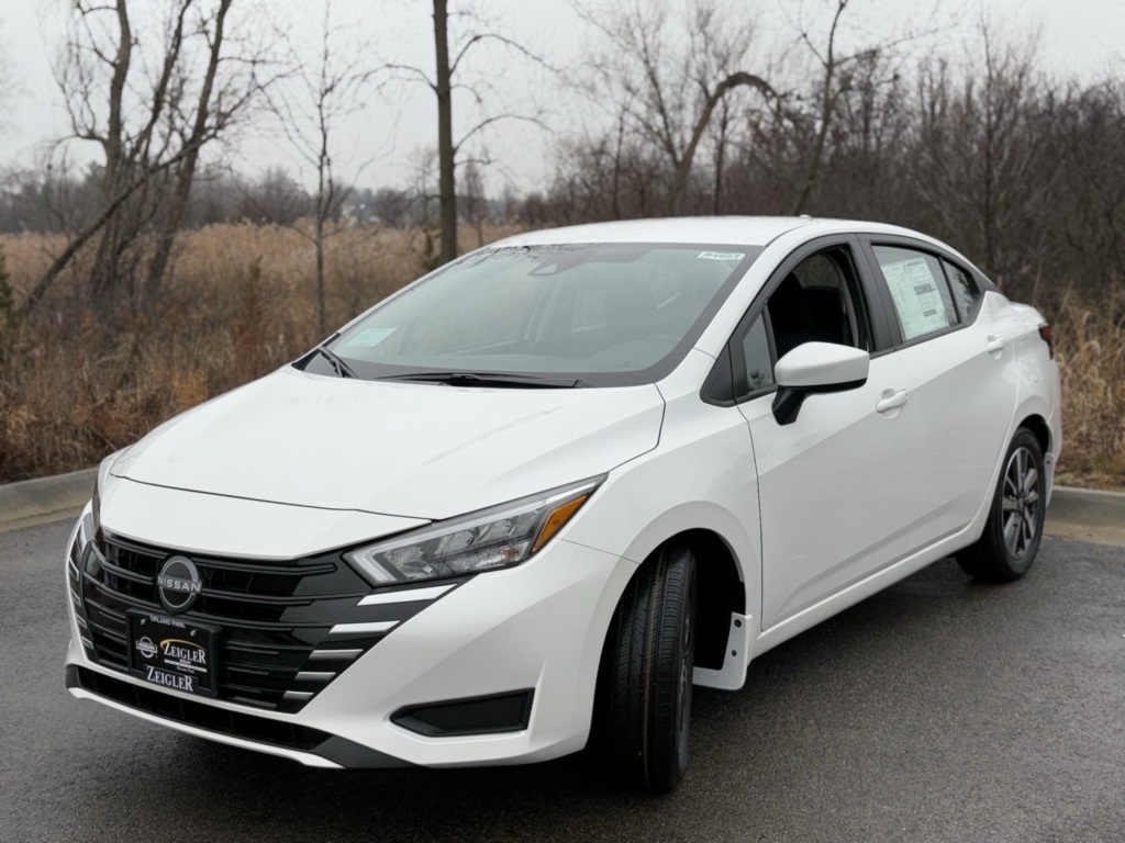 2025 Nissan Versa SV photo 4