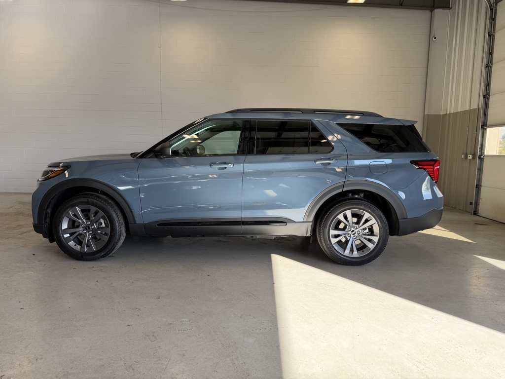 2026 Ford Explorer photo 2