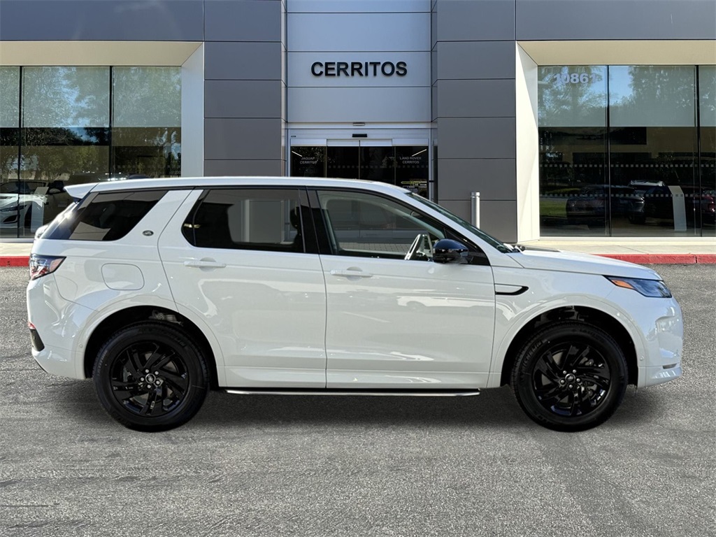 2025 Land Rover Discovery Sport S photo 3