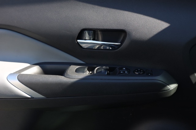 2023 Nissan Kicks SR photo 22