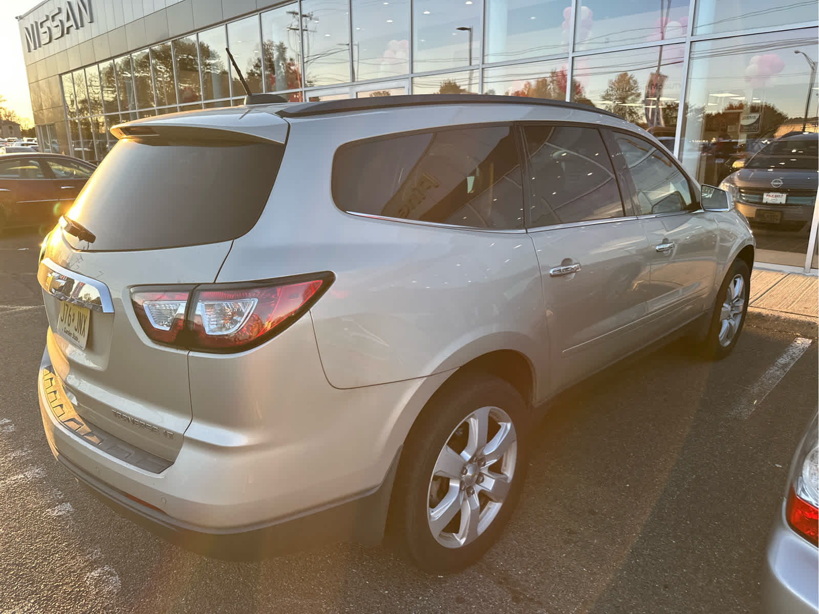 2016 Chevrolet Traverse 1LT photo 2