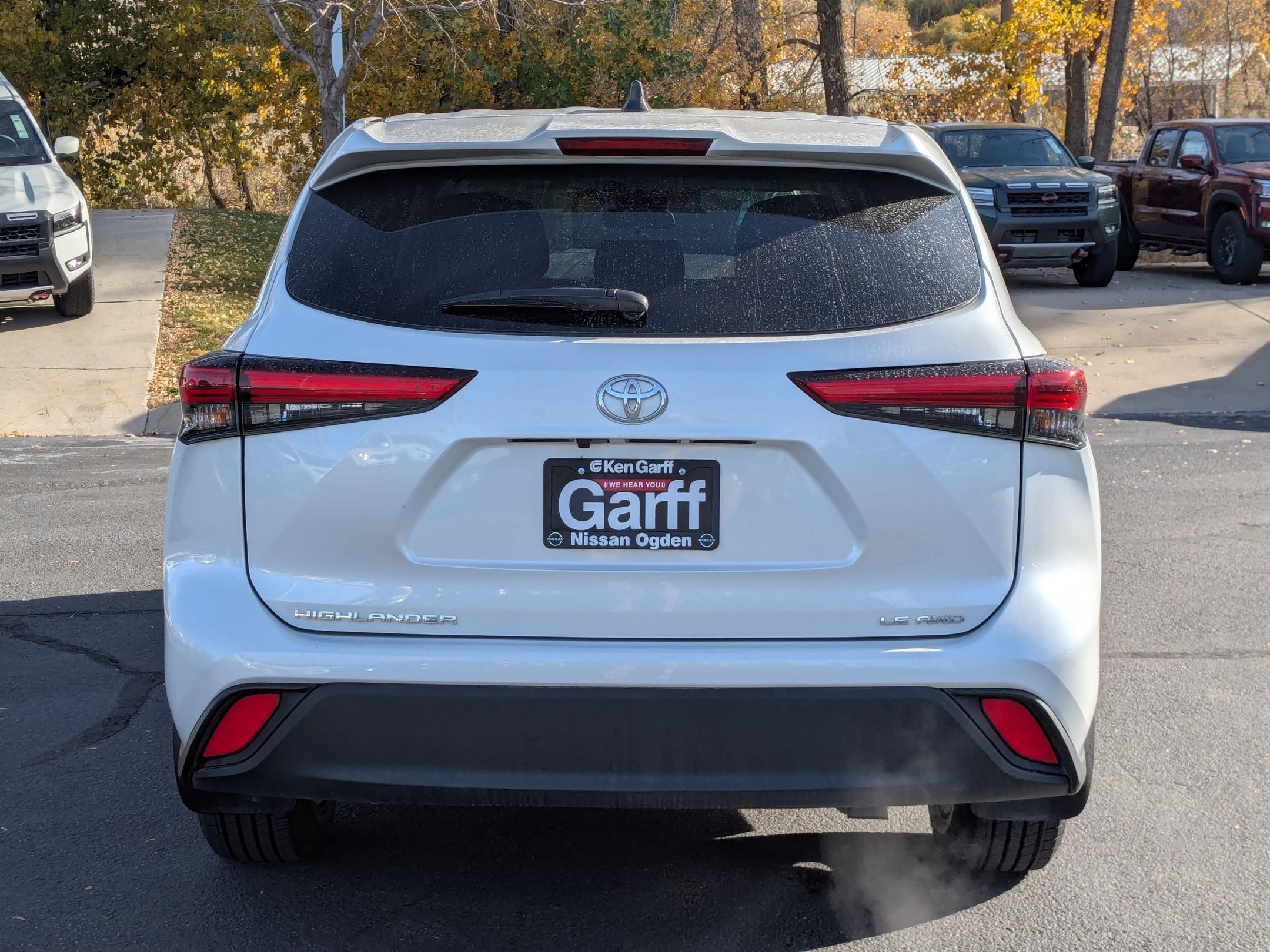 2023 Toyota Highlander LE photo 3