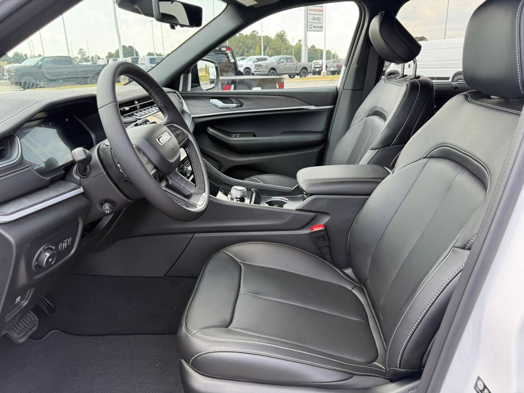 2025 Jeep Grand Cherokee Limited photo 9