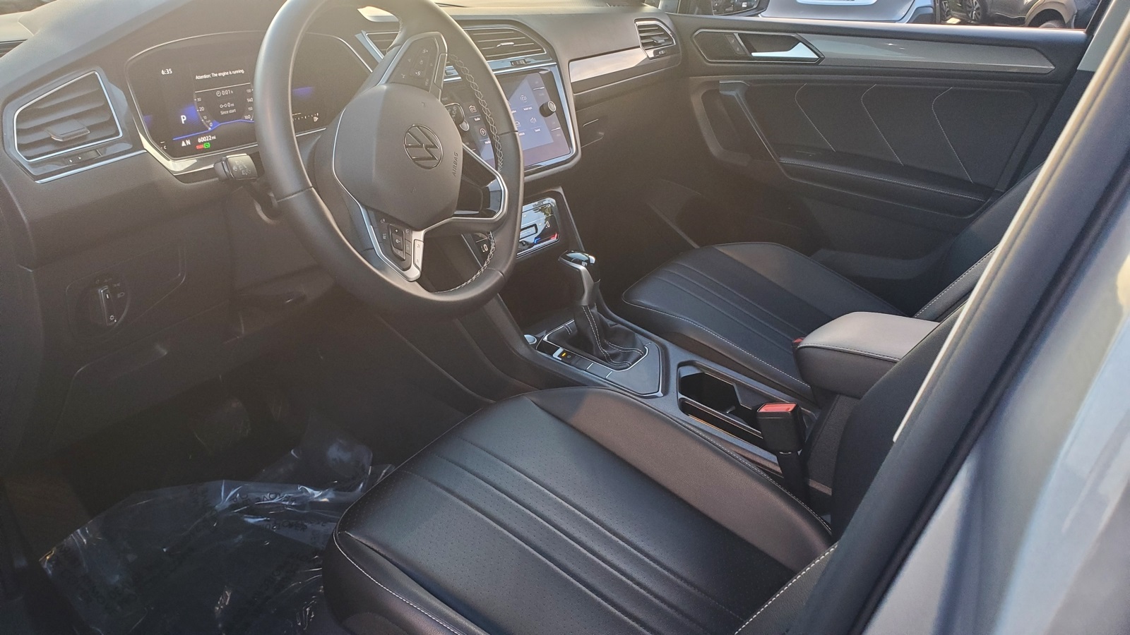 2022 Volkswagen Tiguan SE photo 3