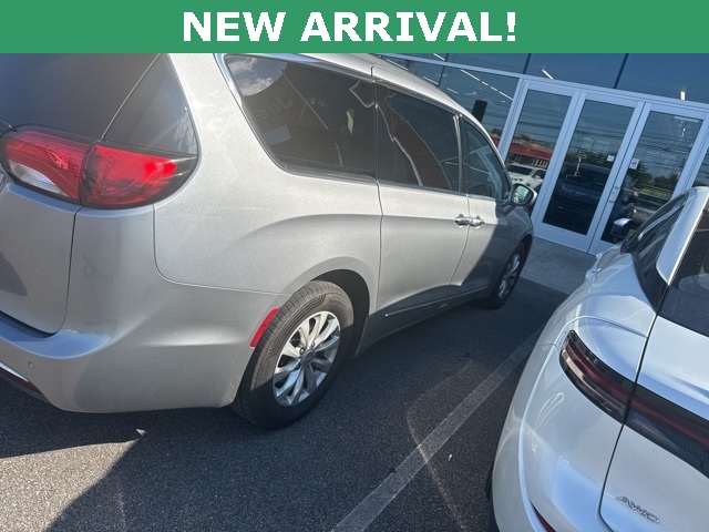 2017 Chrysler Pacifica Touring L photo 4