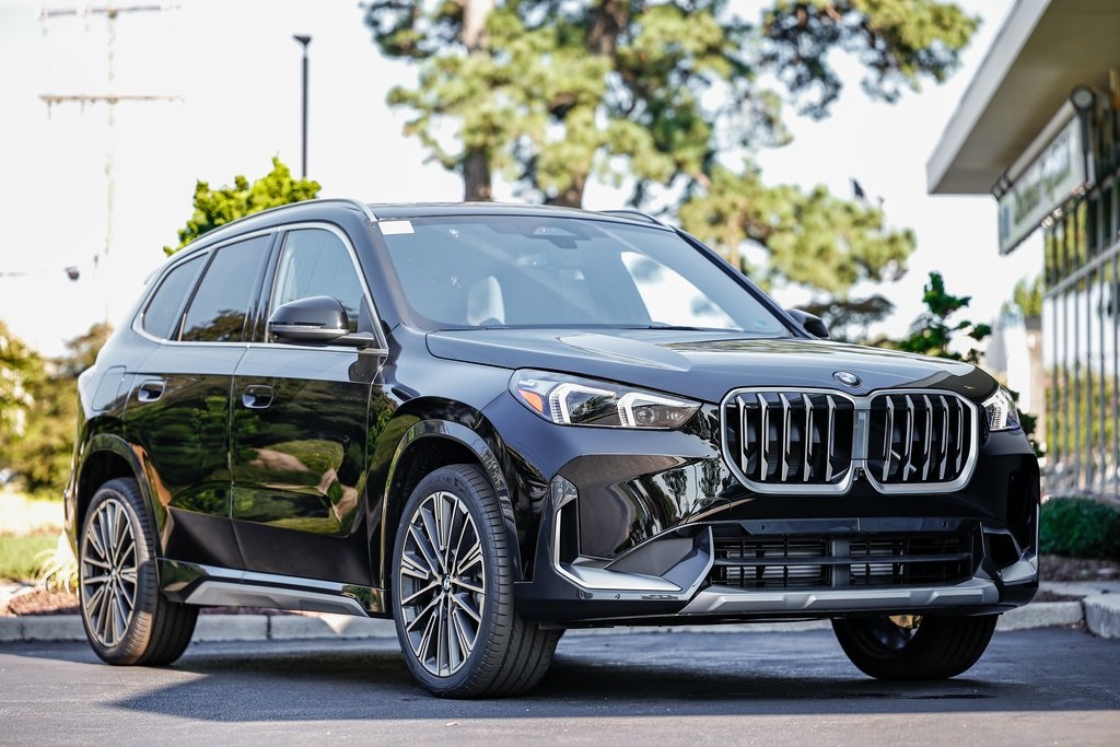 2025 BMW X1 28i's photo