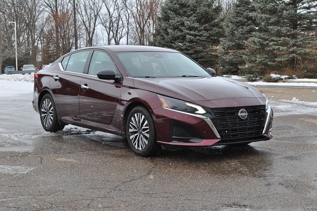 2024 Nissan Altima SV's photo