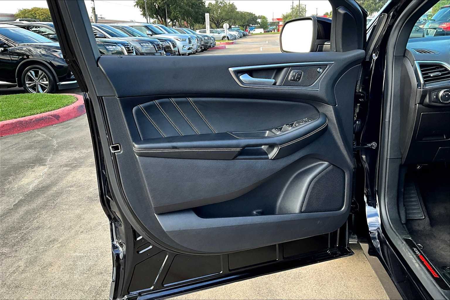 2022 Ford Edge ST photo 18
