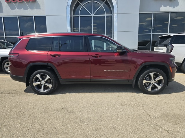 2023 Jeep Grand Cherokee Limited photo 2