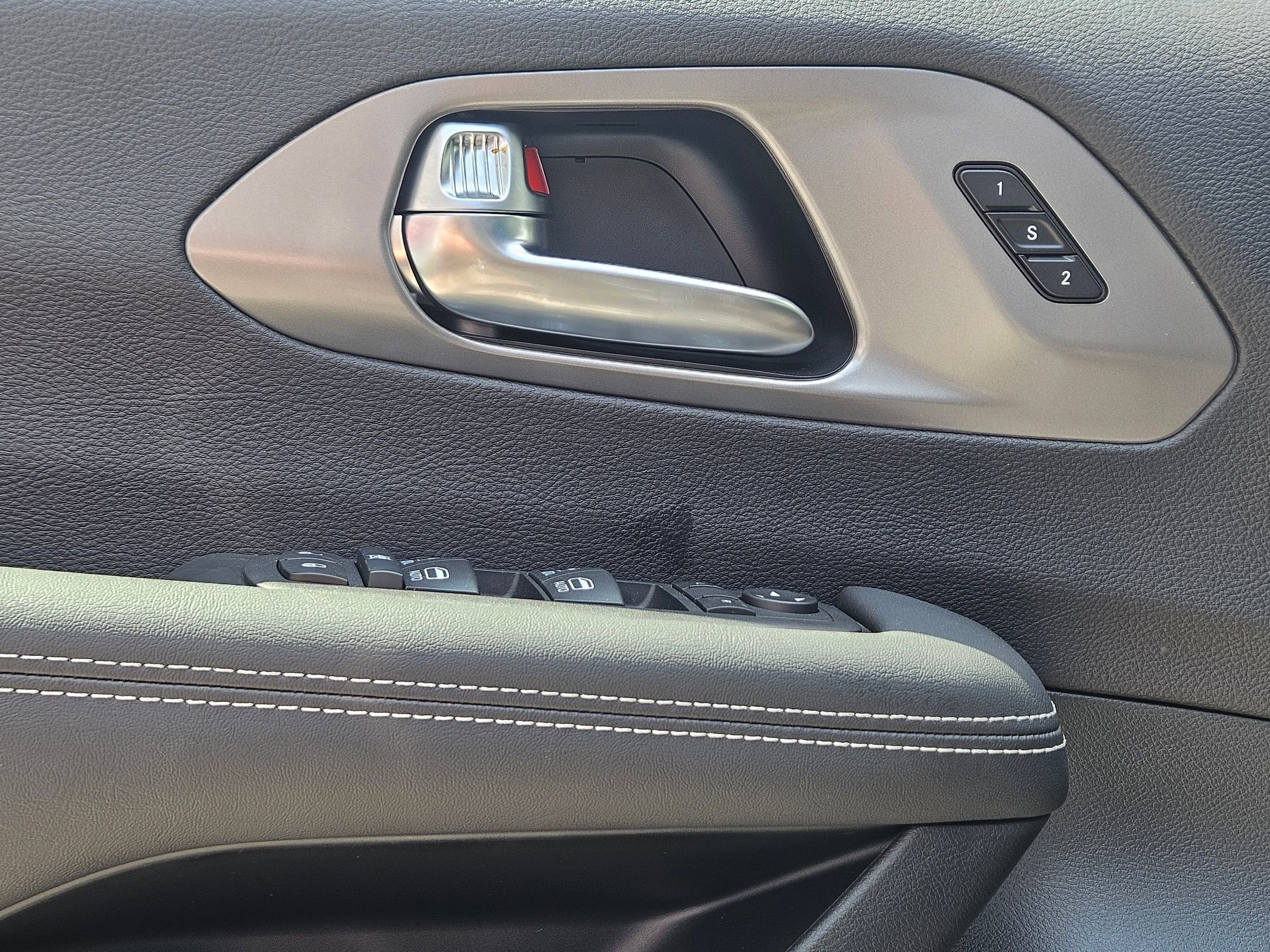 2026 Chrysler Pacifica photo 15