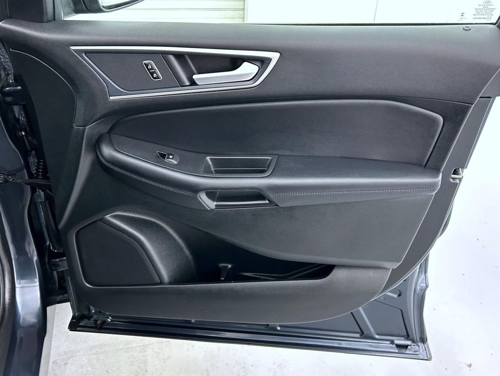 2023 Ford Edge SEL photo 16
