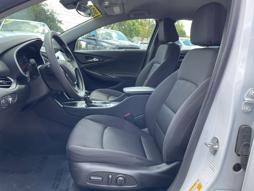 2024 Chevrolet Malibu 1LT photo 4
