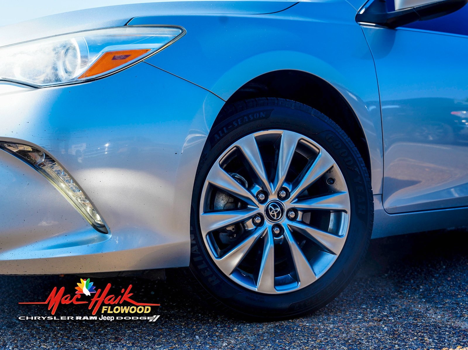 2017 Toyota Camry XLE photo 2