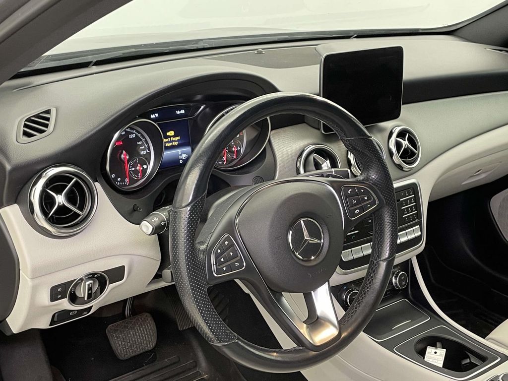 2019 Mercedes Benz GLA 250 4MATIC photo 4