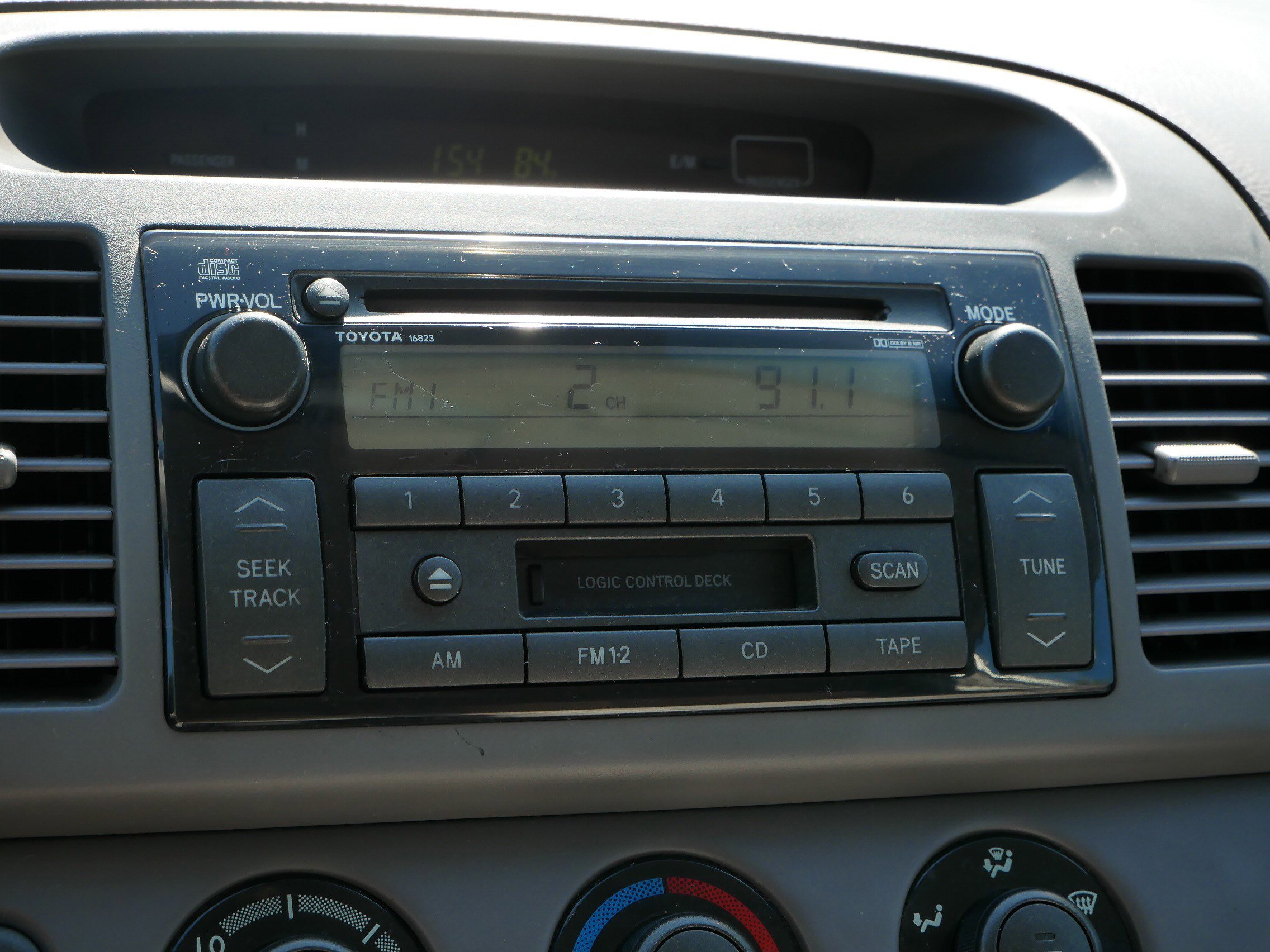 2004 Toyota Camry LE photo 20