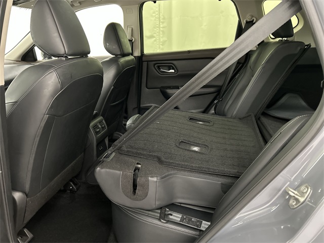 2023 Nissan Rogue SV photo 23