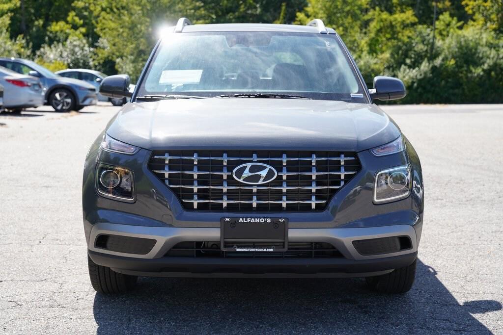 2025 Hyundai Venue SEL photo 2