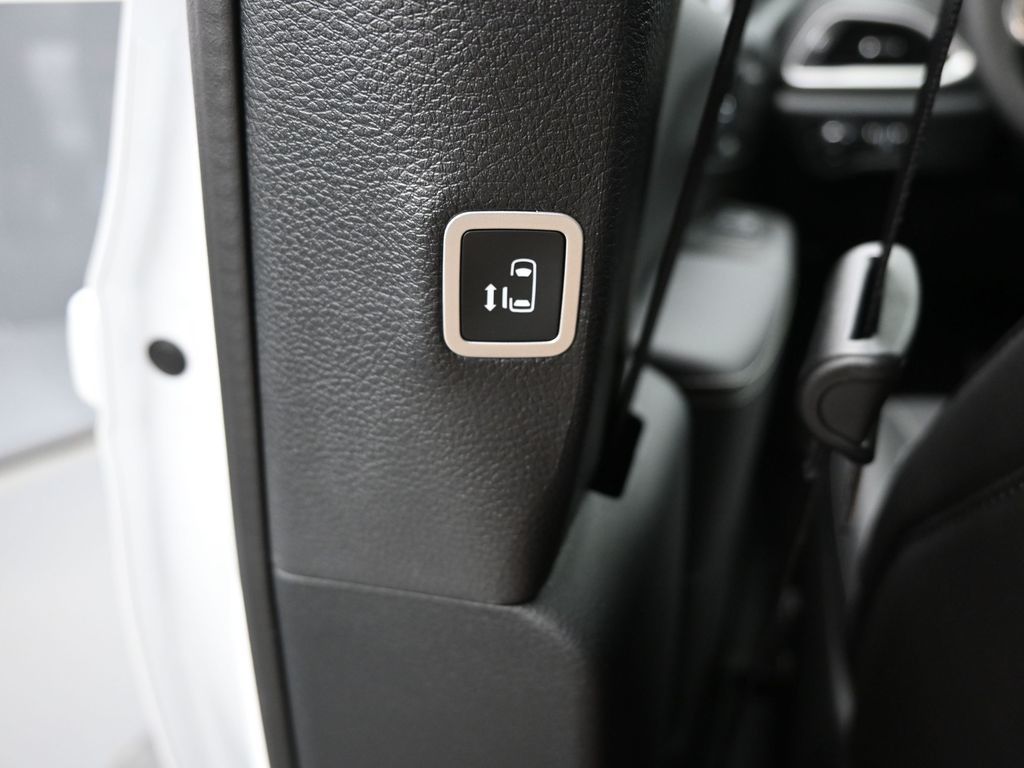2026 Chrysler Pacifica photo 12