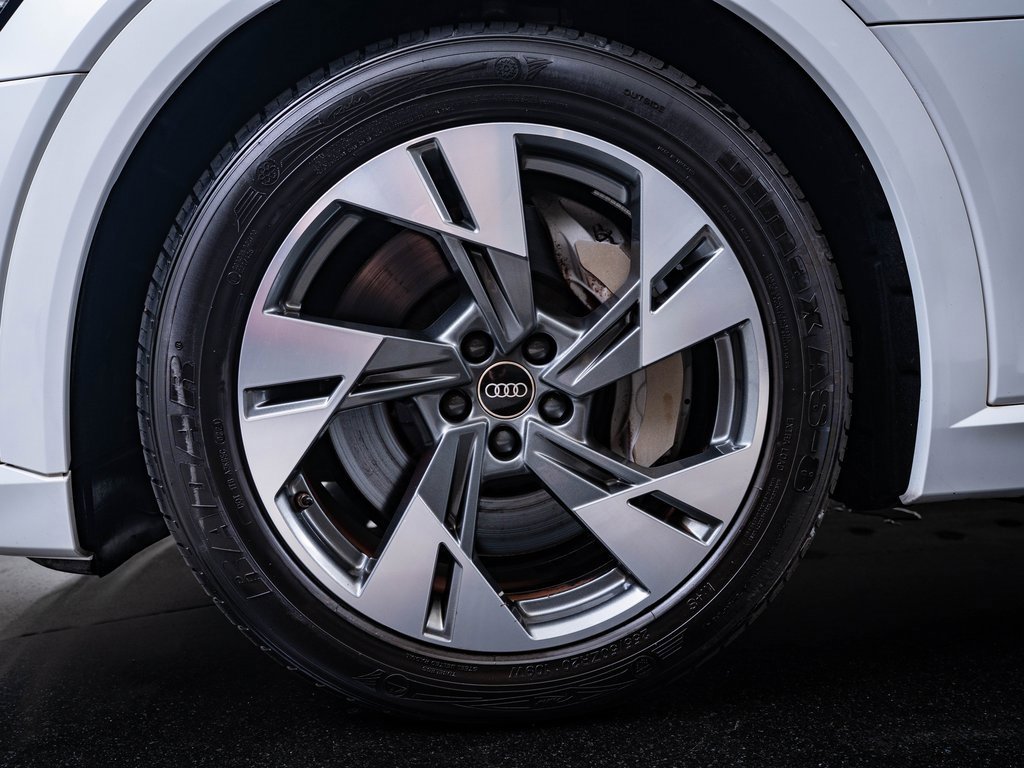 2022 Audi e-tron Premium photo 14